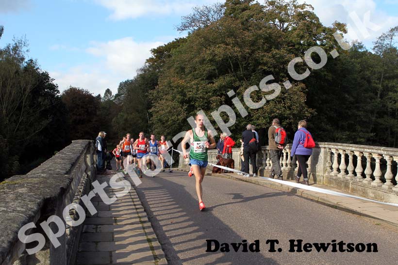 The Matt Bond (Sale Harriers) leads the mens ERRA National Road Relays.